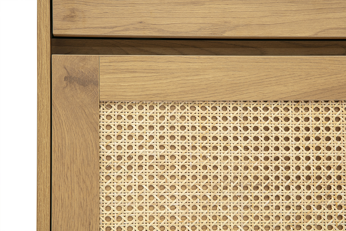 Detail des Schuhschranks ALICANTE aus hellem Eichenholz und Rattangeflecht.