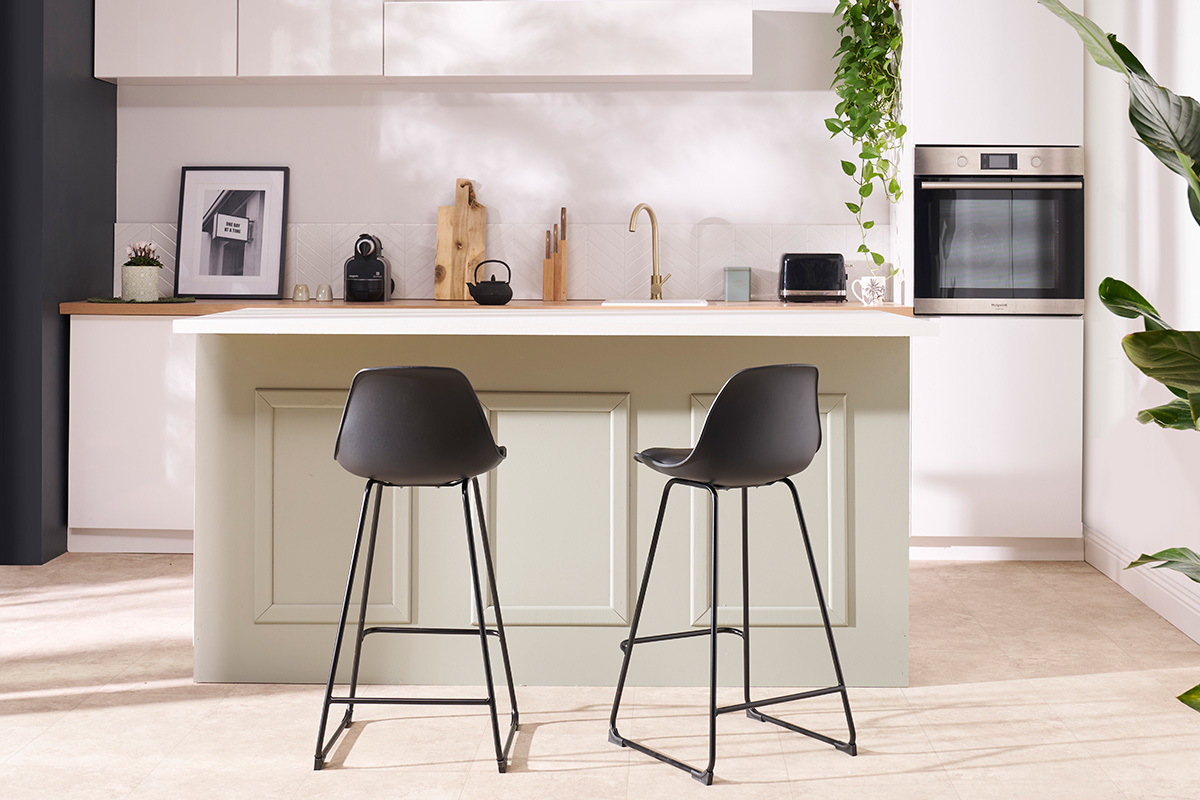 Schwarze Designer-Barhocker mit Metallbeinen 66 cm (2er-Set) FRANZ