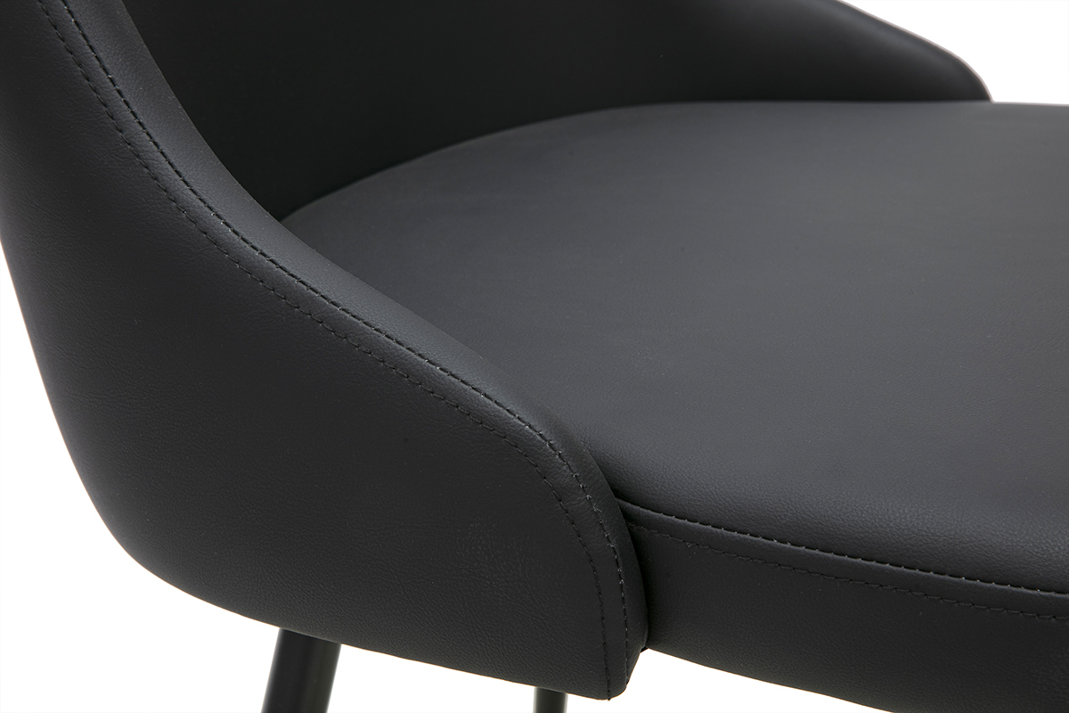 Detail eines schwarzen Designstuhls CULT, Bezug aus Polyurethan und Metallgestell.