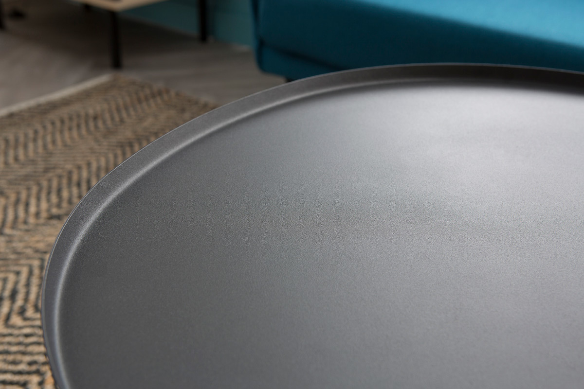 Schwarzer ovaler Metallcouchtisch JUBEZ