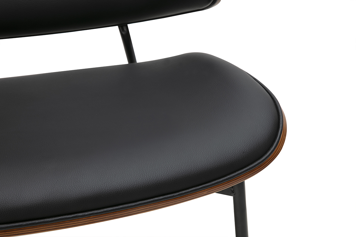 Nahaufnahme der Sitzflche und Rckenlehne eines schwarzen FABULO Sessels aus dunklem Holz und Metall.
