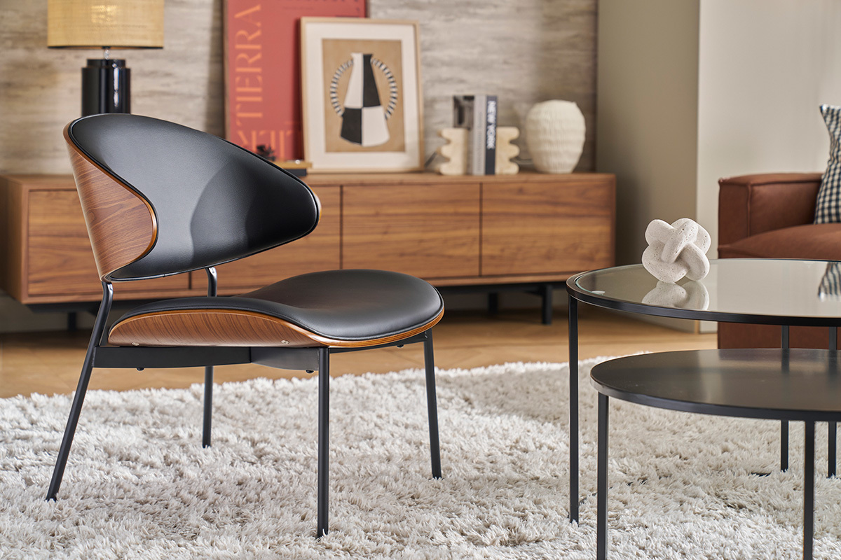 Schwarzer Sessel, dunkles Holz und schwarzes Metall FABULO
