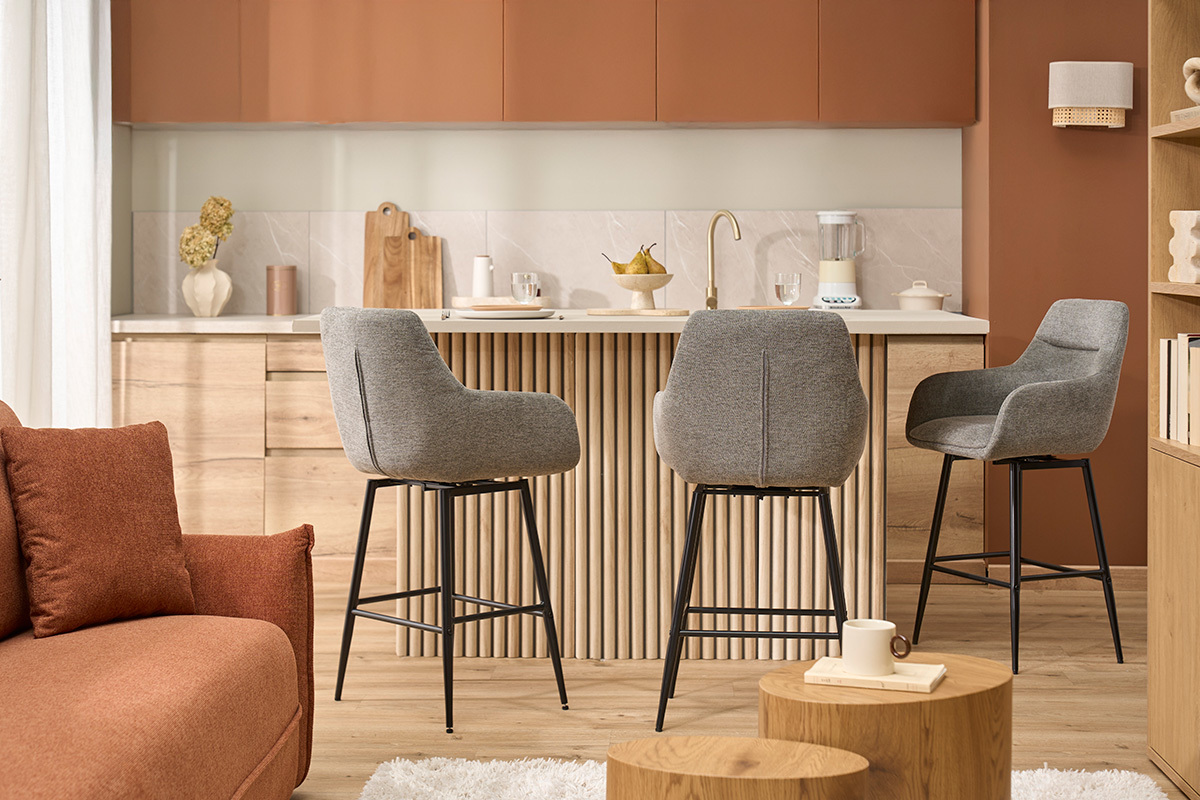 Schwenkbare Barhocker 360� in hellgrauem Samt-Effekt Stoff und Metall H65.5 cm (2er-Set) ALESS