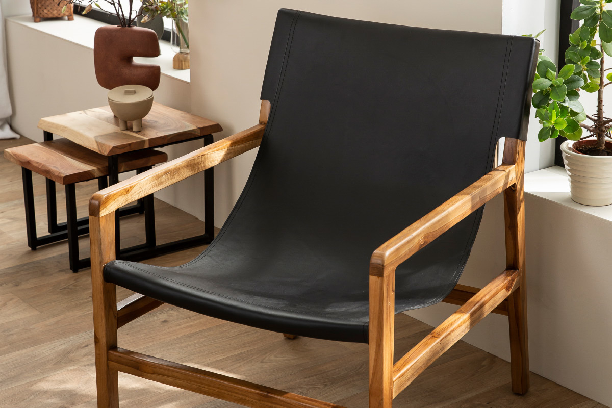 Sessel aus Teakholz und schwarzem Leder CHILLY