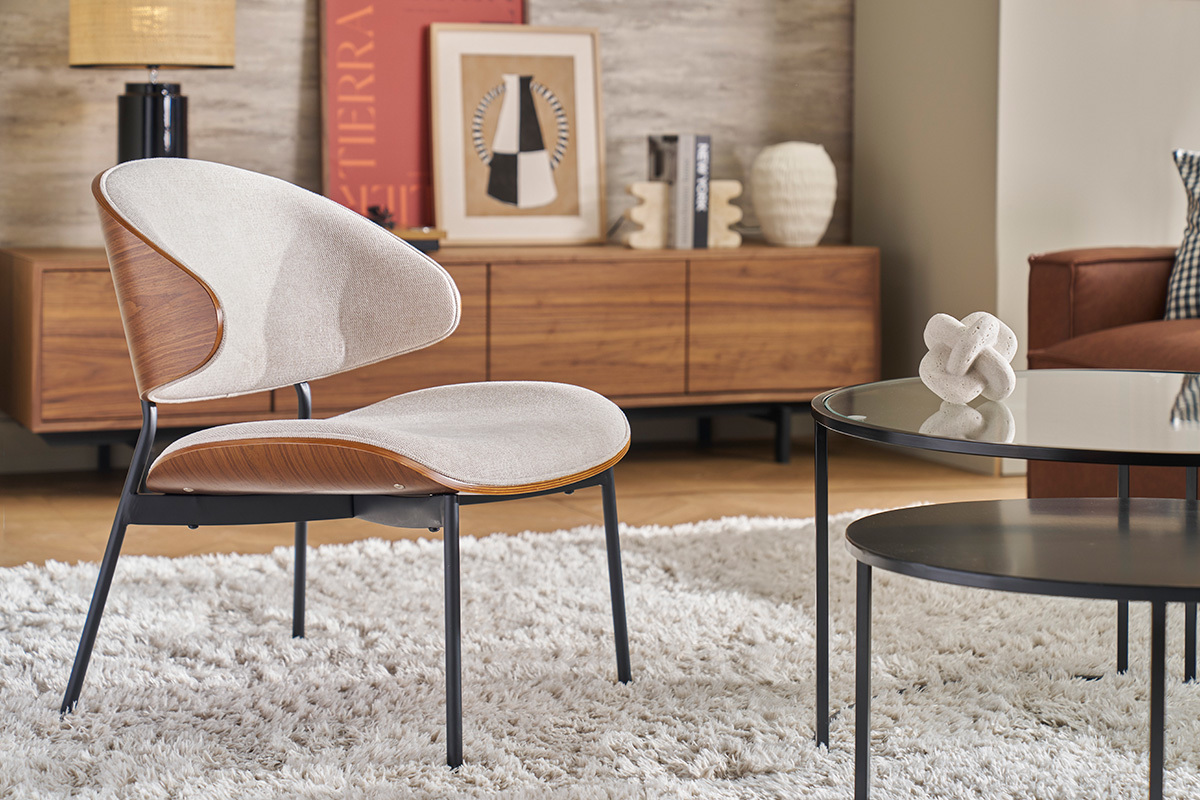 Sessel in beige Textur-Samtstoff, dunkles Holz und schwarzes Metall FABULO