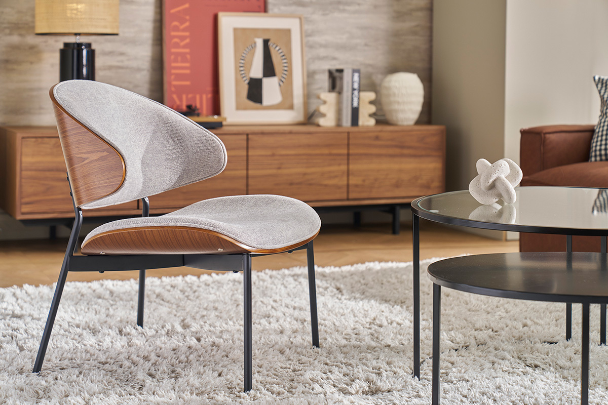 Sessel in grauem Samteffekt-Stoff, dunklem Holz und schwarzem Metall FABULO