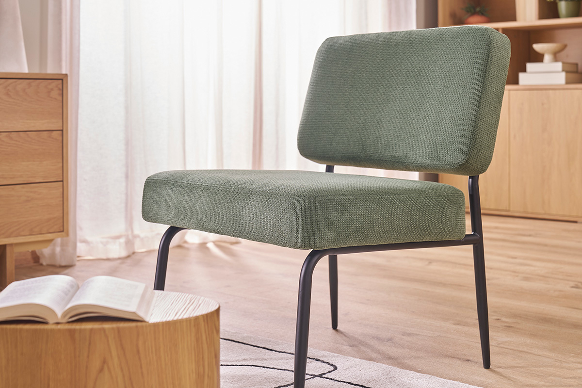 Sessel in khakigr�nem Chenille-Stoff und schwarzem Metall VEDANA