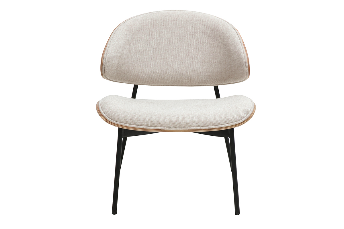 Beiger Stoffsessel in Samtoptik mit schwarzen Metallfen, Frontansicht.