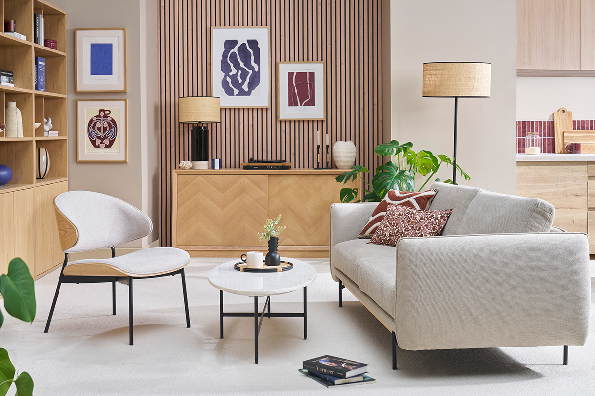 Sessel in texturiertem Beige Samt-Effekt, helles Holz und schwarzes Metall FABULO