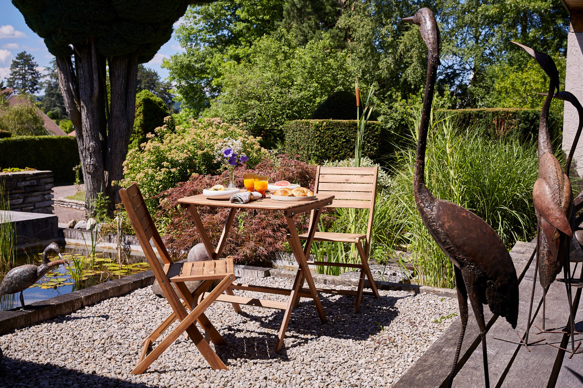 Set aus klappbaren Gartensthlen und Gartentisch aus massivem Akazienholz CANOPEE