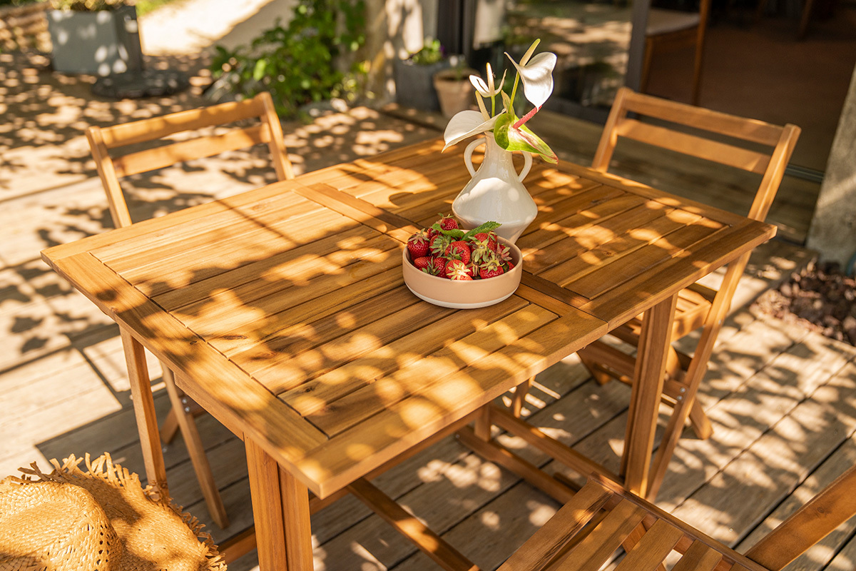 Set mit einem ausziehbaren Tisch mit Stauraum und 4 Klappst�hlen aus Massivholz CARMEN