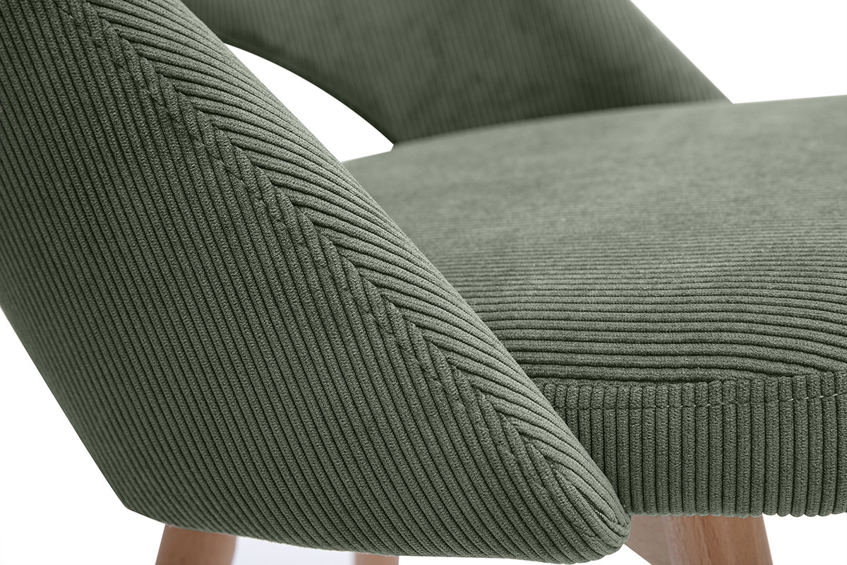 Nahaufnahme von gr�nem Cordstoff eines skandinavischen Stuhls COSETTE.