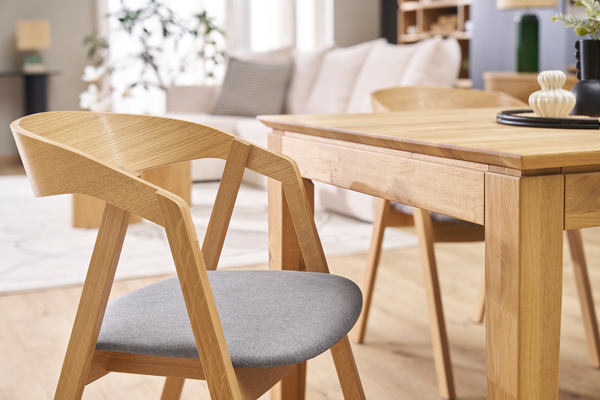 Skandinavische Sthle aus hellem Eichenholz und grauem Stoff (2er-Set) LOVA