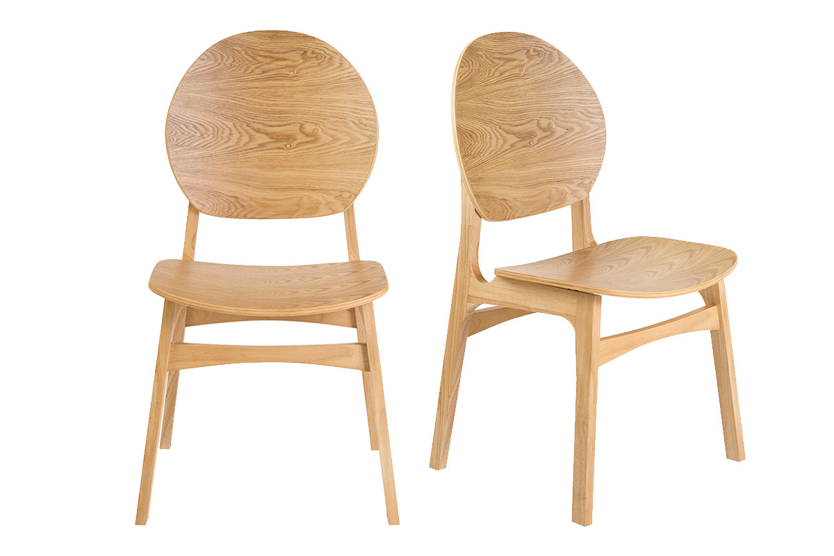 Set aus 2 skandinavischen St�hlen aus hellem Holz, modernes Design, Vorderansicht.