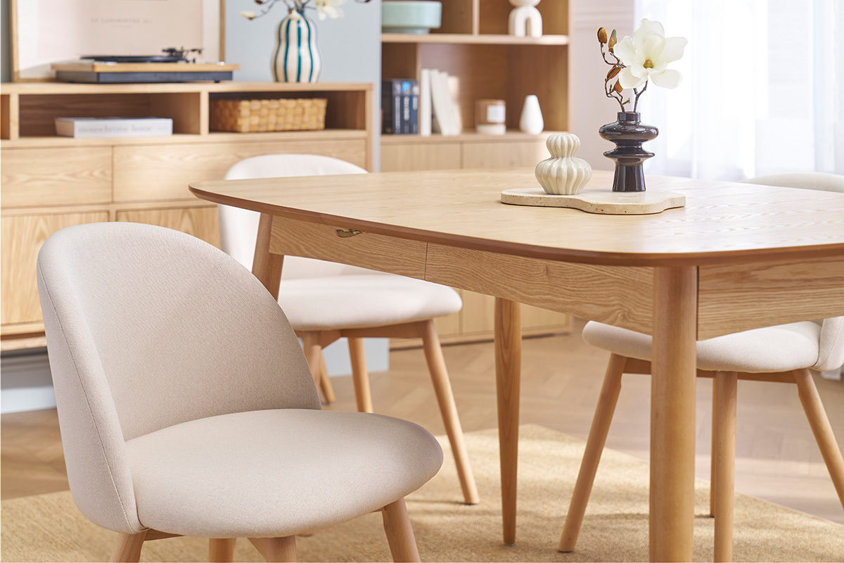 Skandinavische Sthle mit naturfarbenem Stoff und massivem Buchenholz (2er-Set) CELESTE