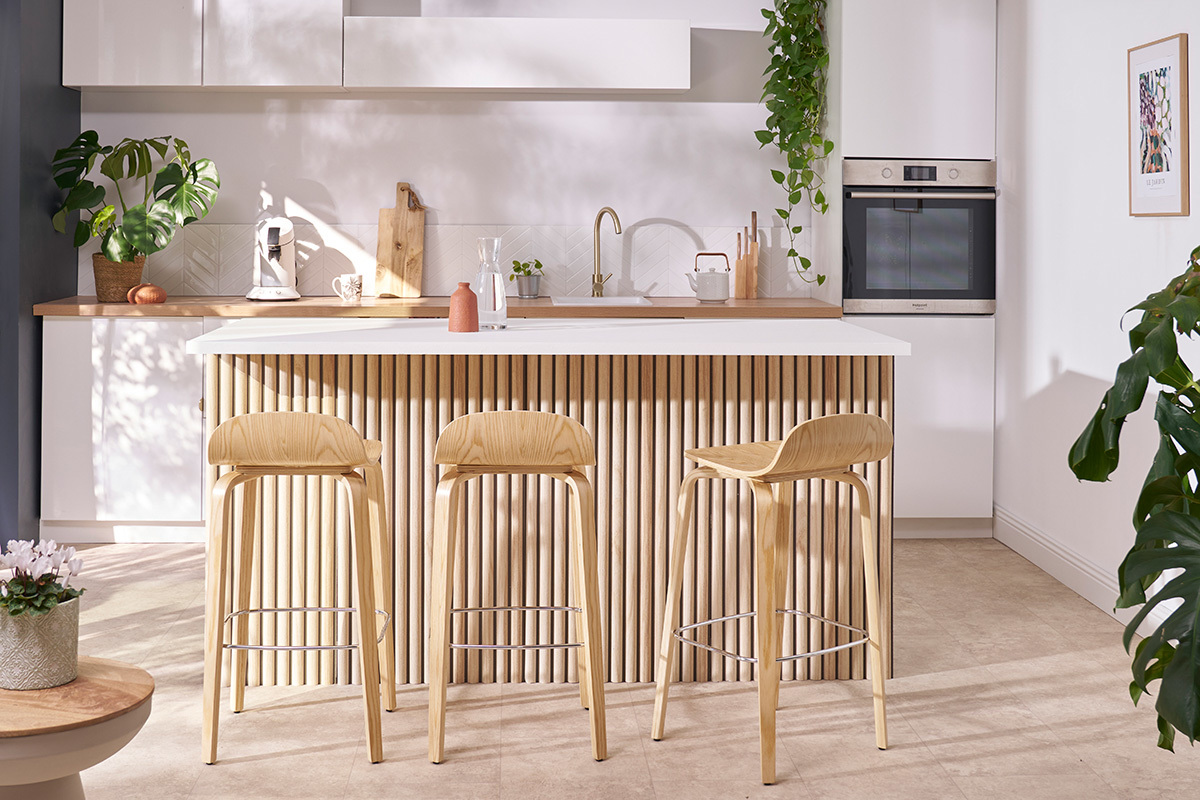 Skandinavischer Barhocker aus Eichenholz (2er-Set) OBRA