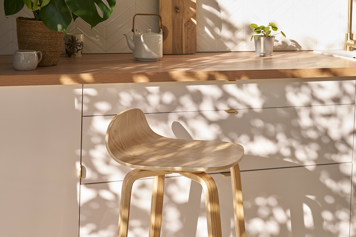 Skandinavischer Barhocker aus Eichenholz (2er-Set) OBRA