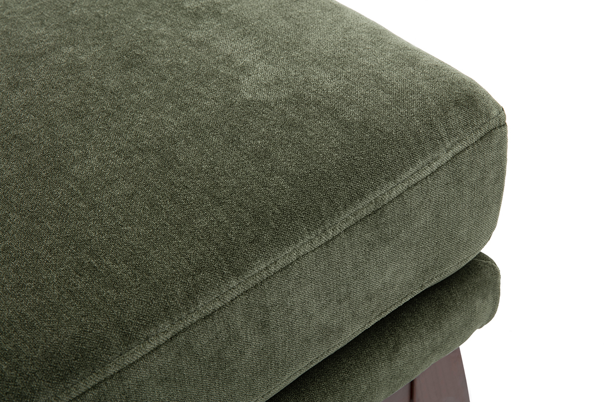Detail des skandinavischen Hockers/Fu�hockers in khaki-gr�nem Stoff mit Samteffekt, Nahaufnahme.