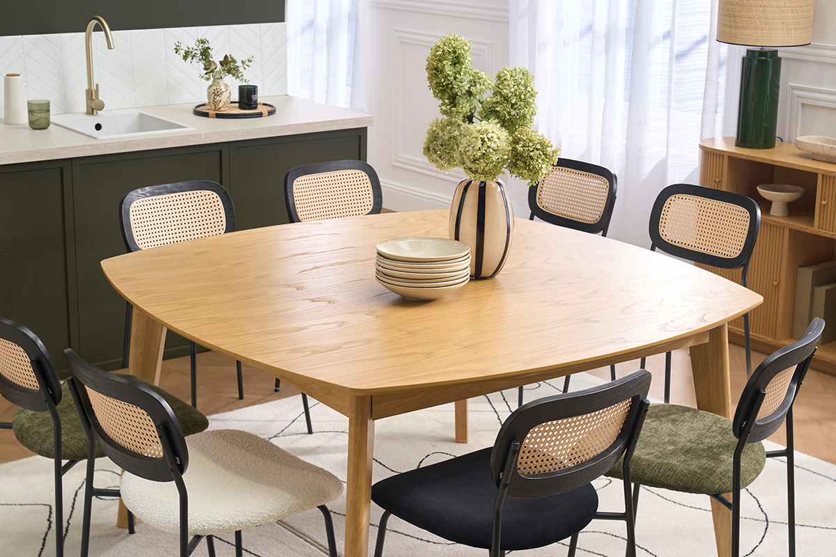 Skandinavischer quadratischer Esstisch in hellem Eichenholz L140 cm LEENA