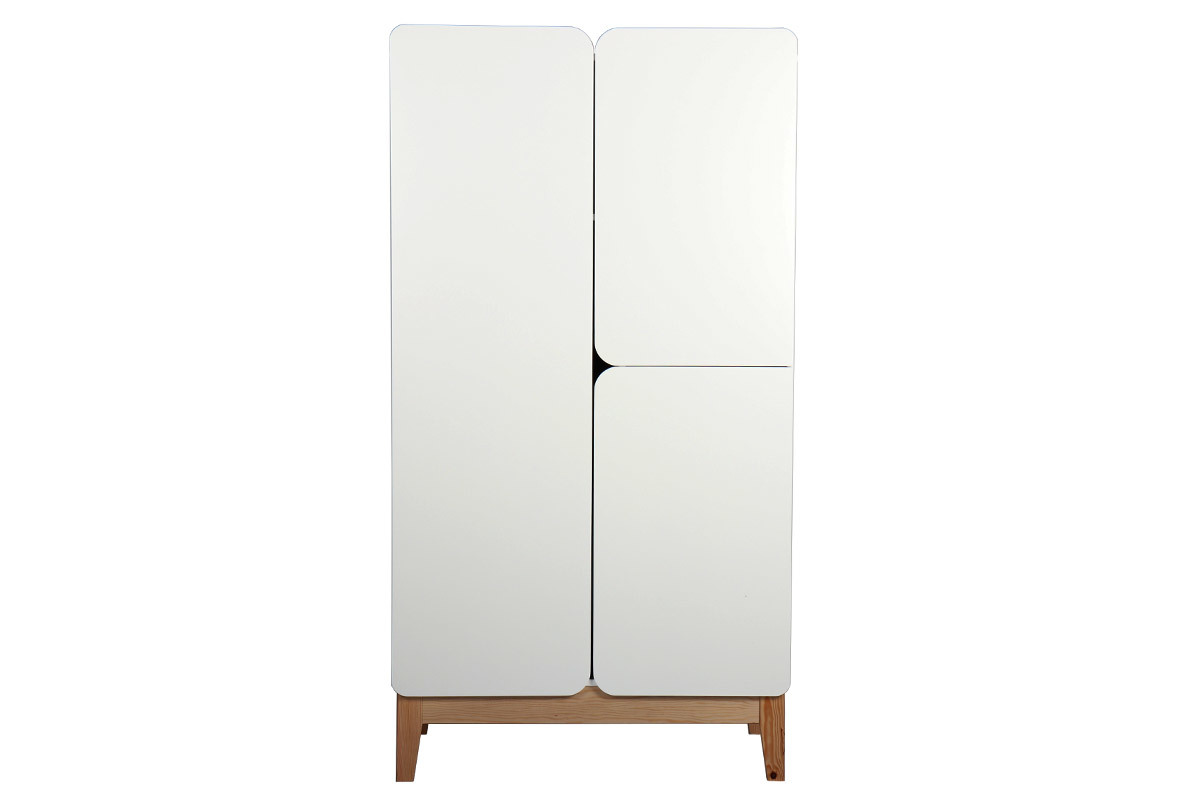 Skandinavischer Schrank in Wei� und Holz KUNG