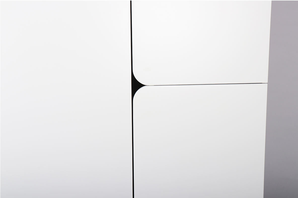 Skandinavischer Schrank in Wei� und Holz KUNG