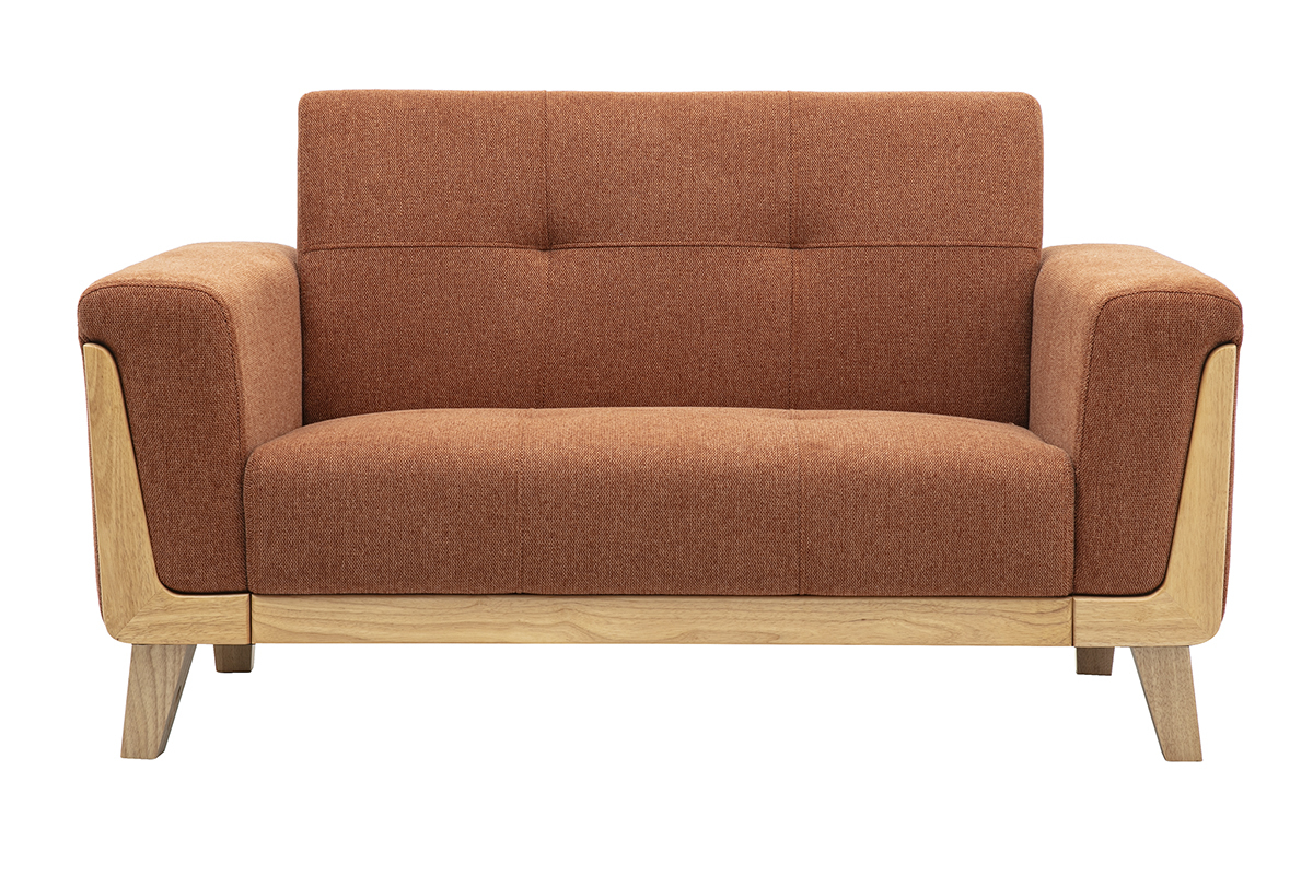 Skandinavisches 2-Sitzer-Sofa aus Stoff in gebrannter Erde mit heller Holzstruktur, Vorderansicht.