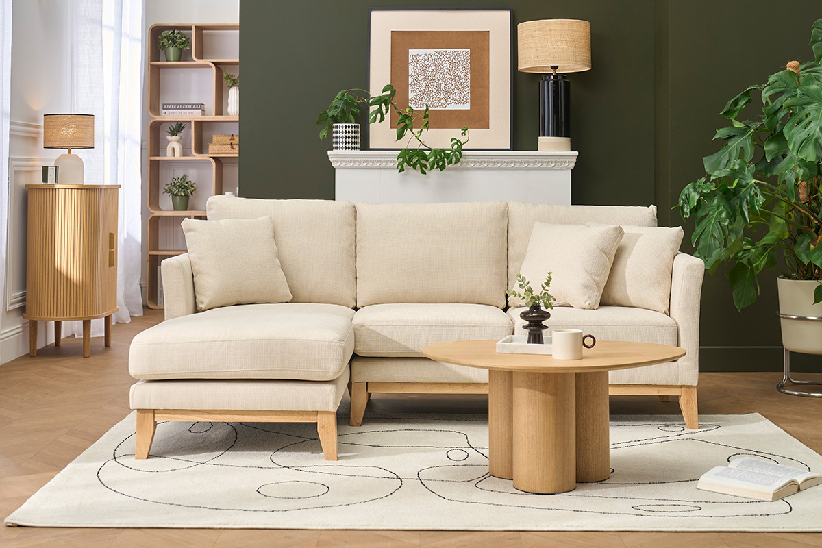 Skandinavisches Ecksofa links aus beigem Stoff mit Recami�re, Ansicht von vorne im Wohnzimmer