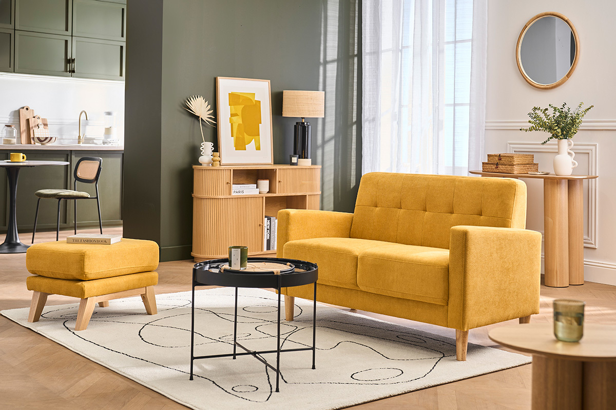 Skandinavisches Senfgelbes Sofa MOON aus Stoff und hellem Holz.