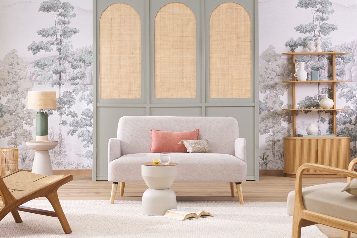 Skandinavisches Sofa aus beigem Stoff mit Samteffekt und hellem Holz 2-Sitzer ISKO