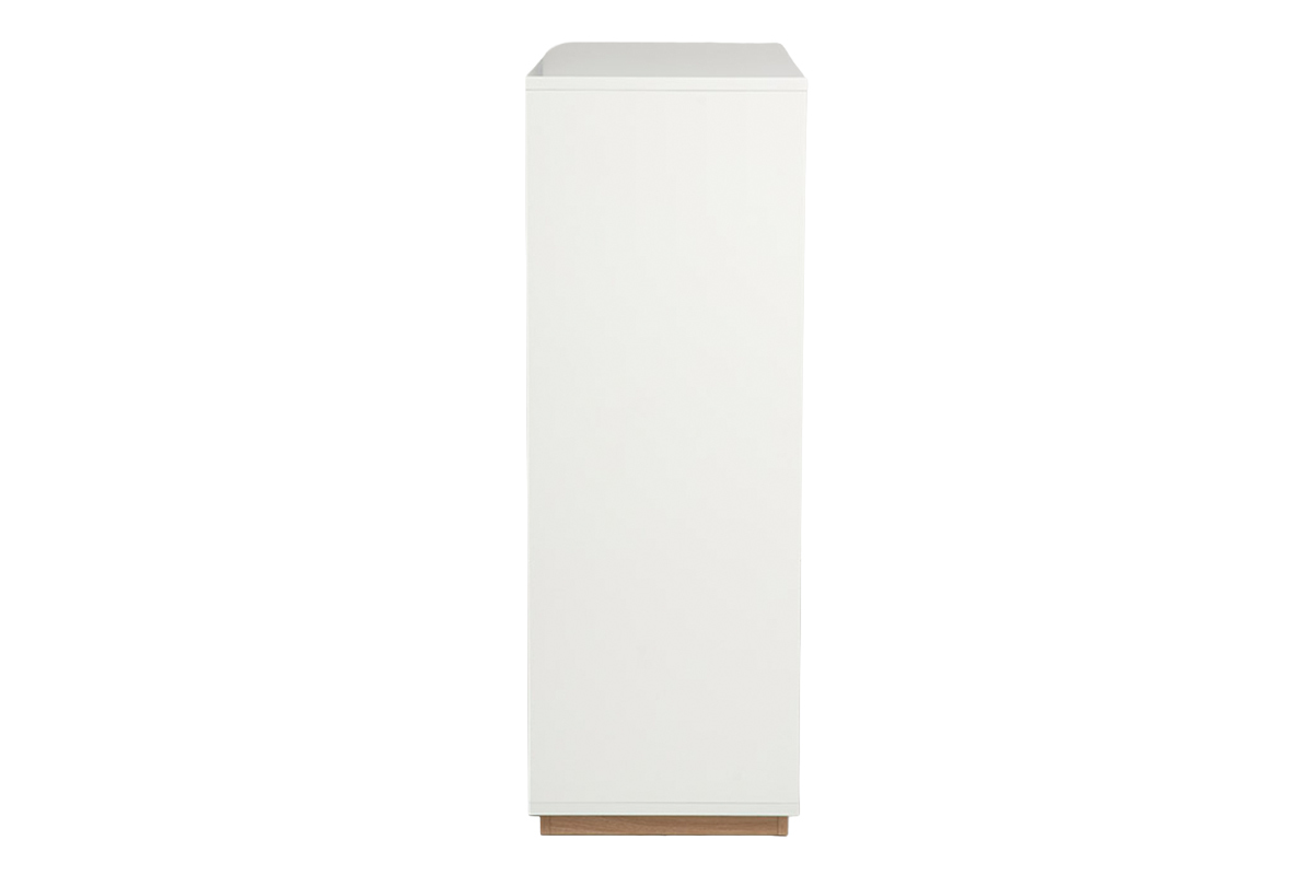 Wei�es skandinavisches Sideboard aus hellem Holz, Seitenansicht, Ma�e L100 x T39,5 x H112 cm.