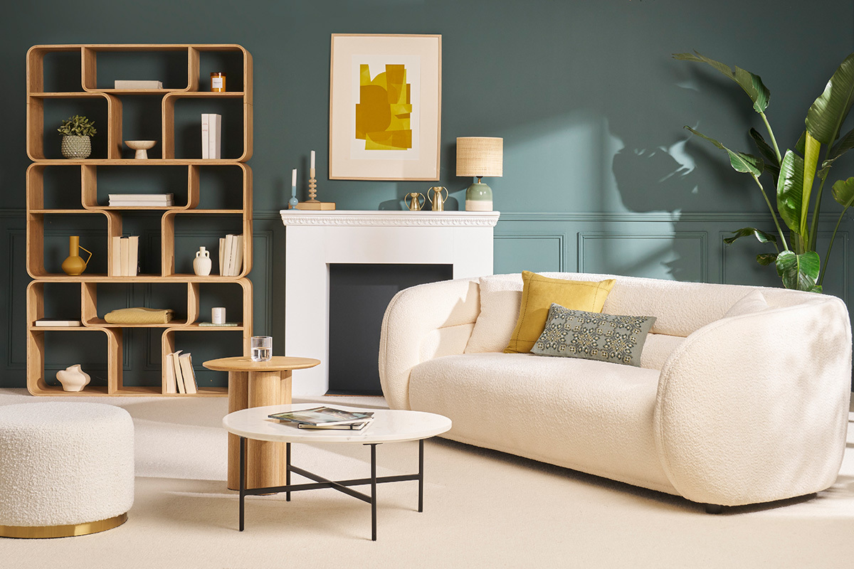 Sofa 3-4 Pltze aus weiem Boucl-Stoff MOCHI
