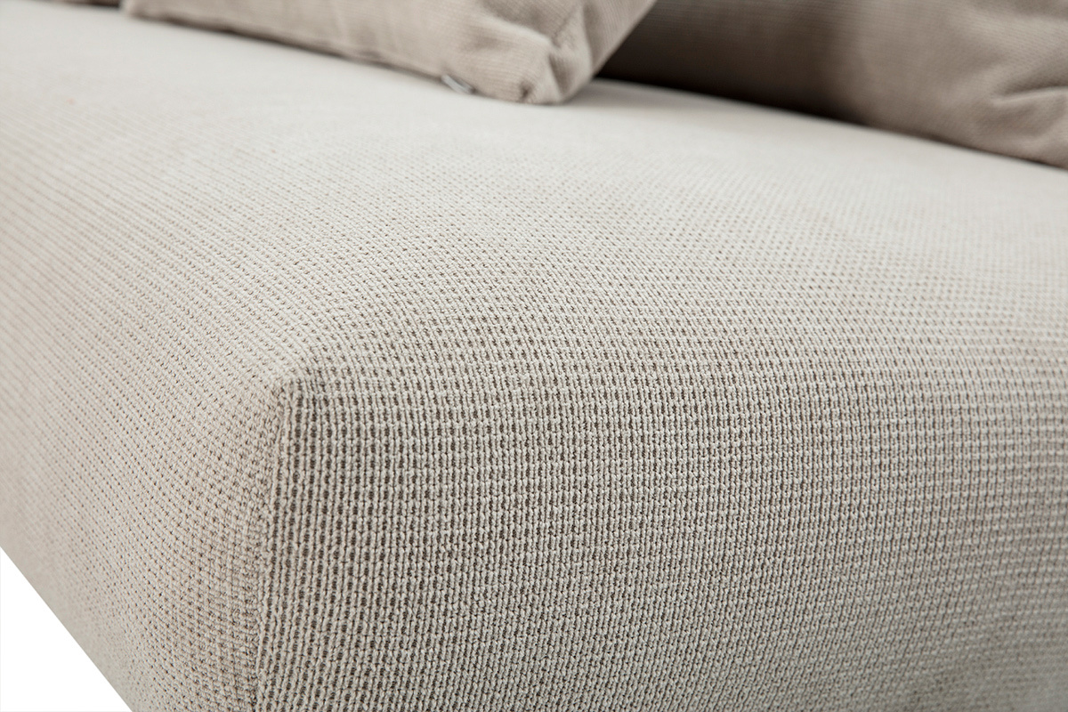 Detail des beige Chenille-Stoffs eines 3-Sitzer-Sofas BASTILLE.