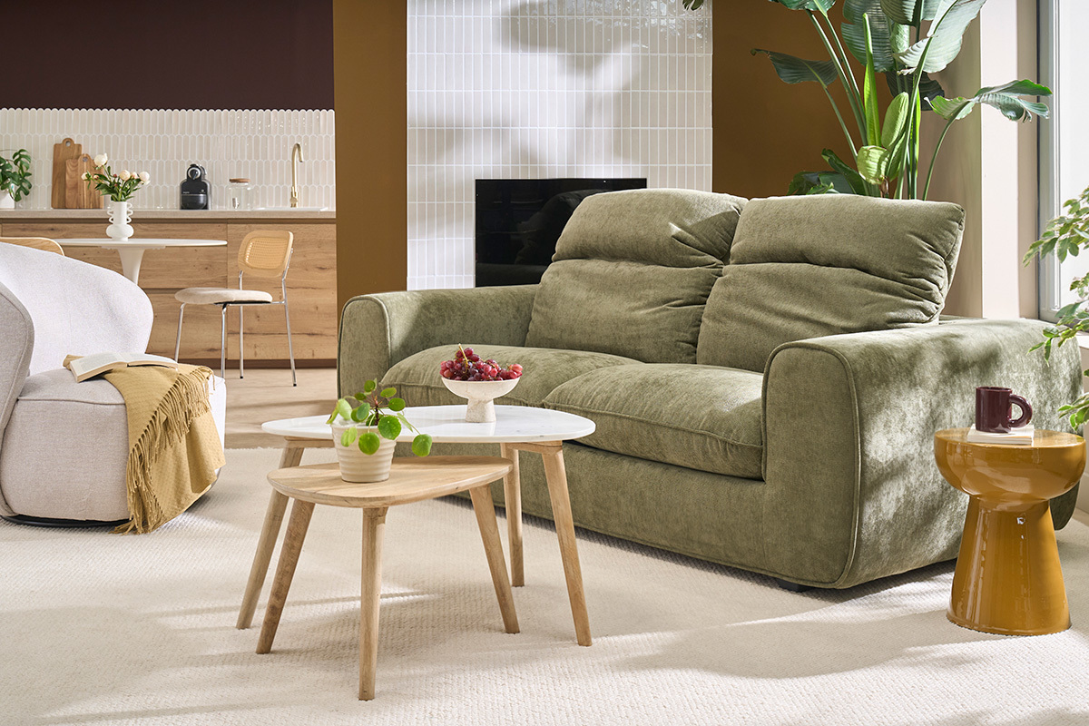 Sofa mit ausziehbarer R�ckenlehne 3-Sitzer mit verstellbaren Kopfst�tzen aus Textil, Velours-Effekt, dunkelgr�n-khaki NOAM