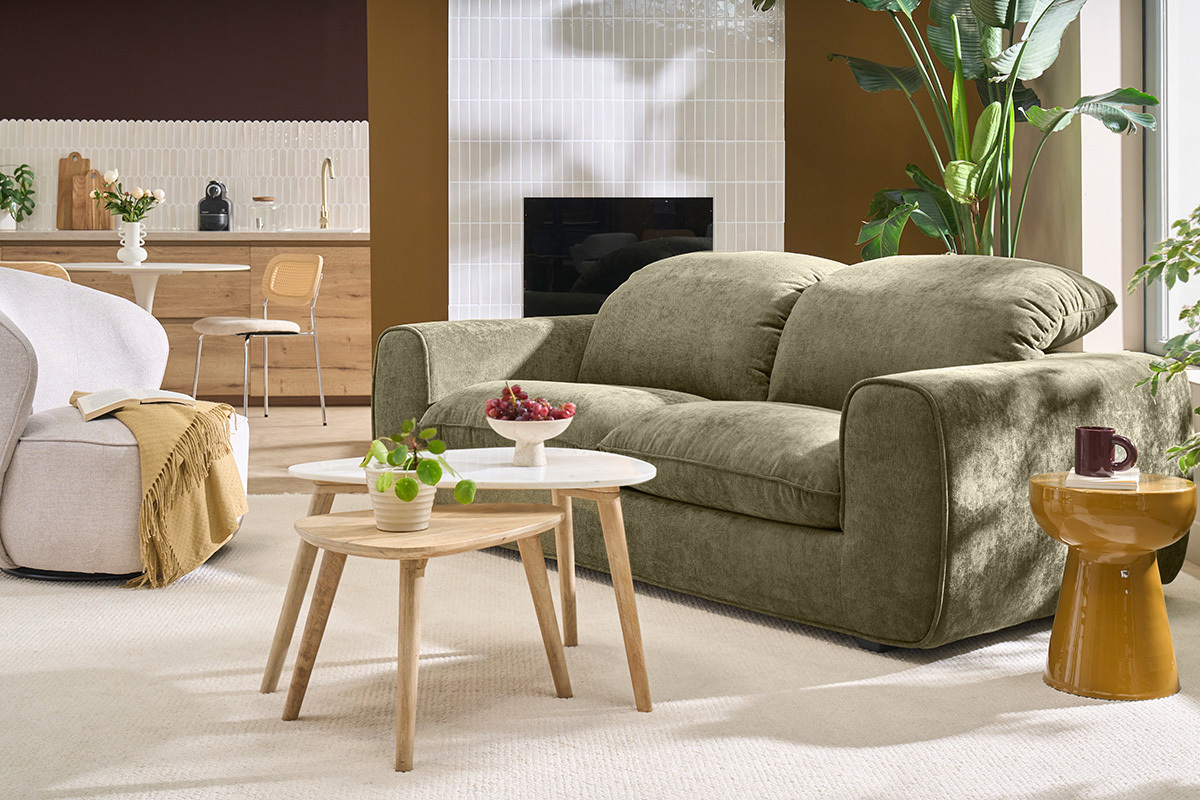 Sofa mit ausziehbarer R�ckenlehne 3-Sitzer mit verstellbaren Kopfst�tzen aus Textil, Velours-Effekt, dunkelgr�n-khaki NOAM