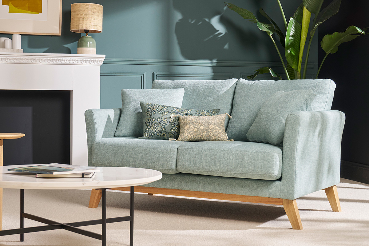 Sofa skandinavisch 2 Pltze Lagunenblau und helle Holzbeine OSLO