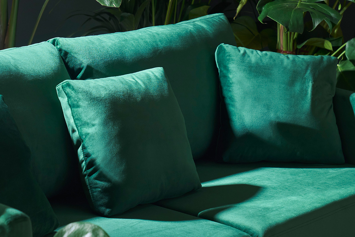 Sofa skandinavisch 3 Pltze Samt midnight green Holzbeine OSLO