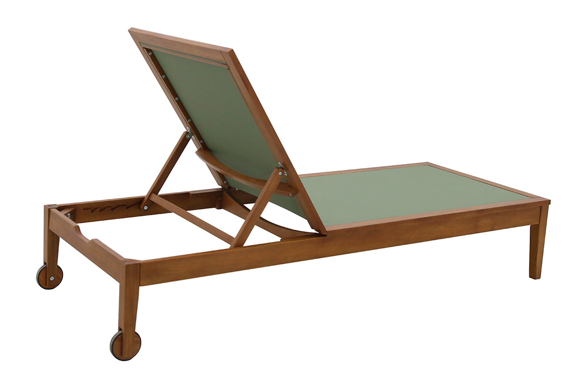 Sonnenliege aus Massivholz mit khakifarbener Bespannung, Seitenansicht, R�dern und verstellbarer R�ckenlehne.