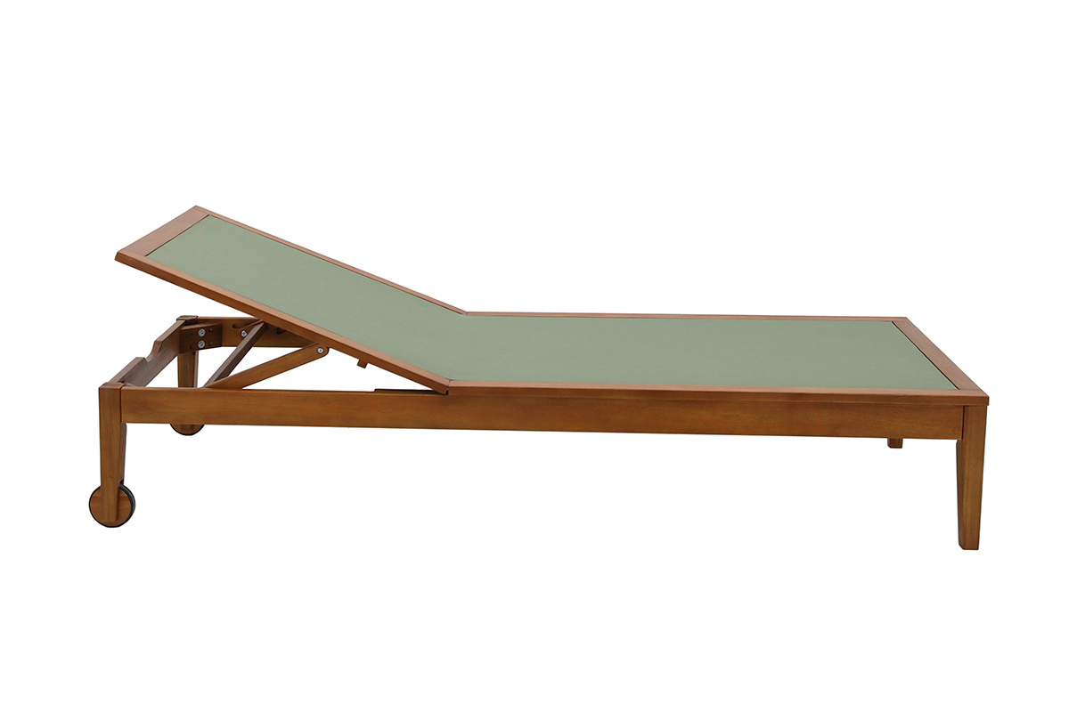 Sonnenliege aus massivem Holz und khakigr�nem Stoff, Seitenansicht.