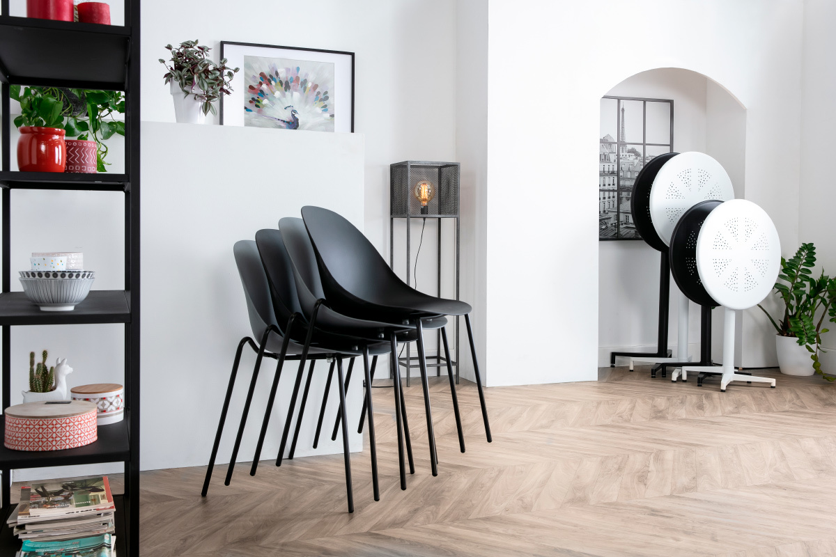Stapelbare Design-Sthle mit grauen Metallbeinen (2er Satz) CONCHA