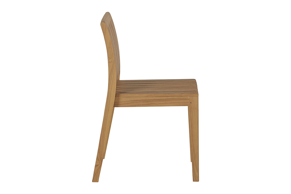 Gartenstuhl TECKA aus massivem Teakholz, Seitenansicht, klares Design ohne Armlehnen.