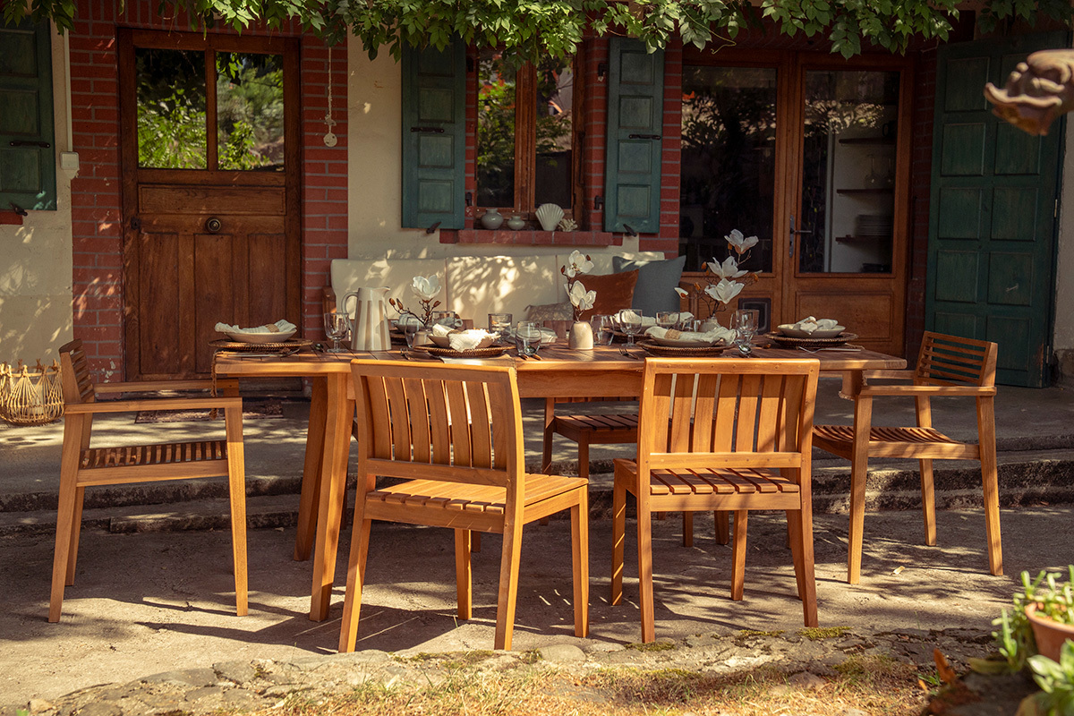 Stapelbare Gartenst�hle aus massivem Teakholz (2er-Set) TECKA
