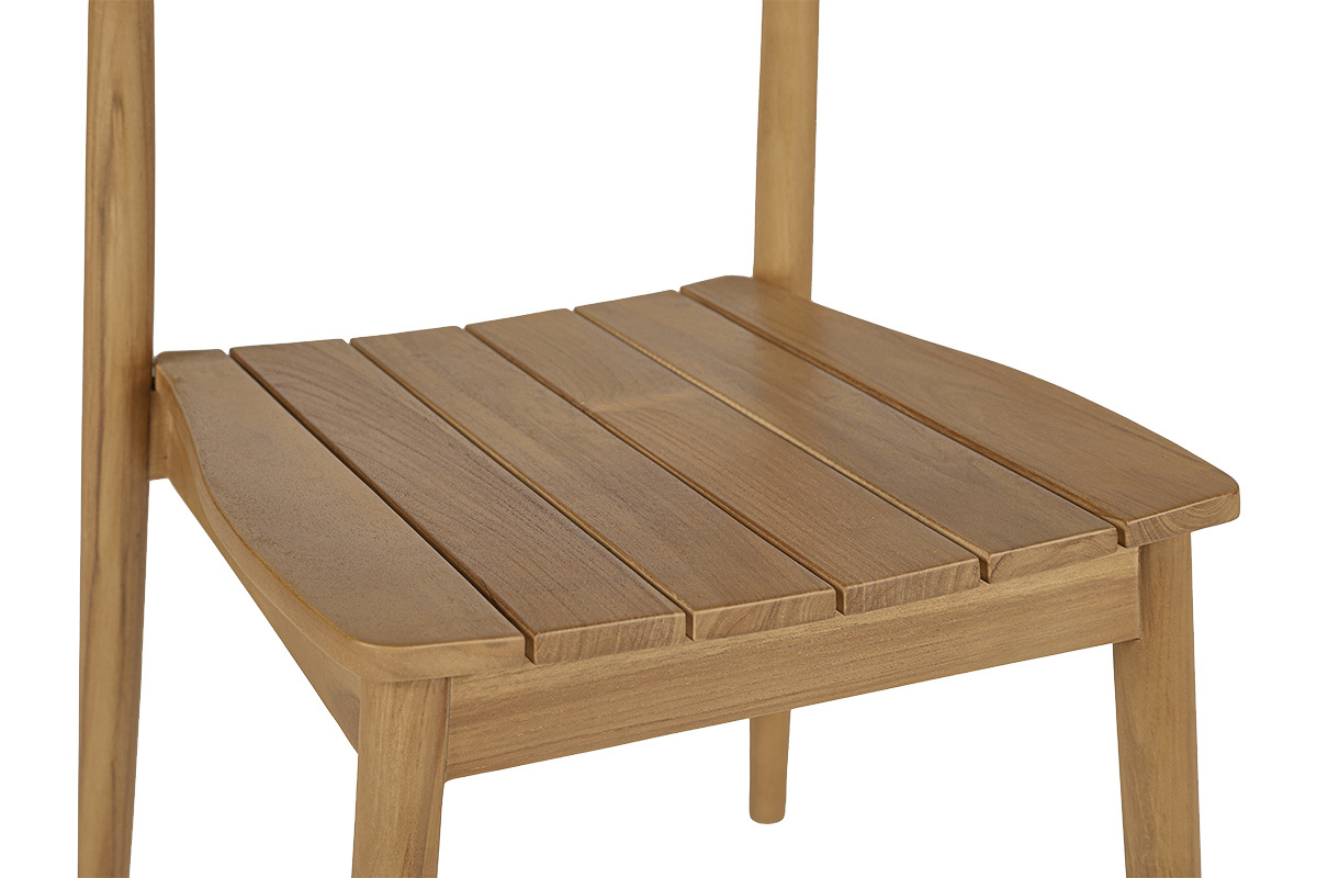 Detailansicht eines Gartenstuhls aus massivem Teakholz, die das Design-Sitzfl�chen aus Latten zeigt