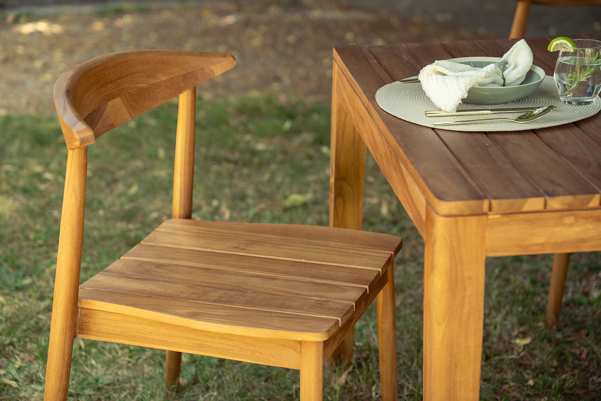 Stapelbare Gartenst�hle aus massivem Teakholz (Set mit 2) SAGARA