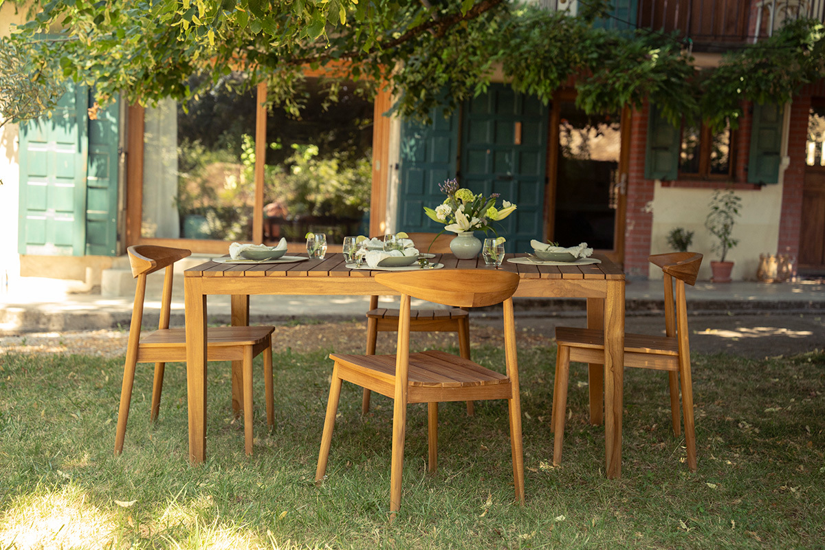 Stapelbare Gartenst�hle aus massivem Teakholz (Set mit 2) SAGARA