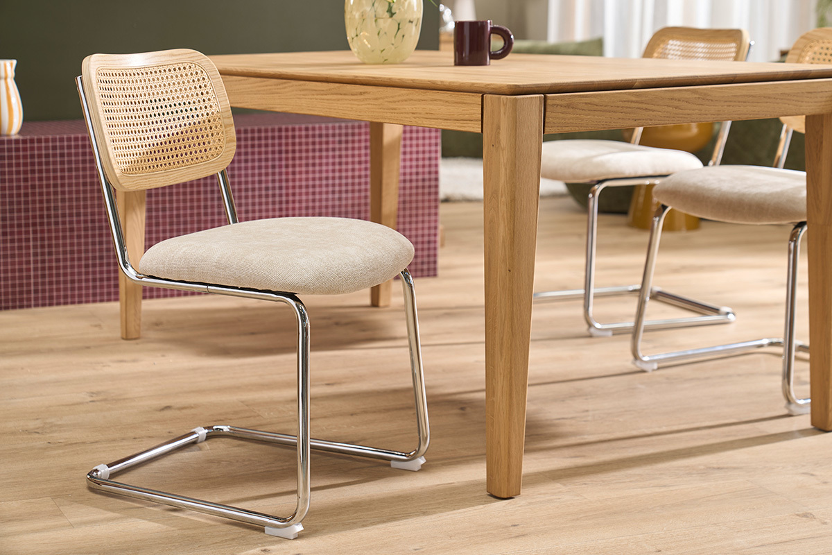 Stoffbezogene Designst�hle in texturiertem Beige-Samt-Effekt, verchromtes Metall und Rattan-Geflecht (2er Set) ELECTRA