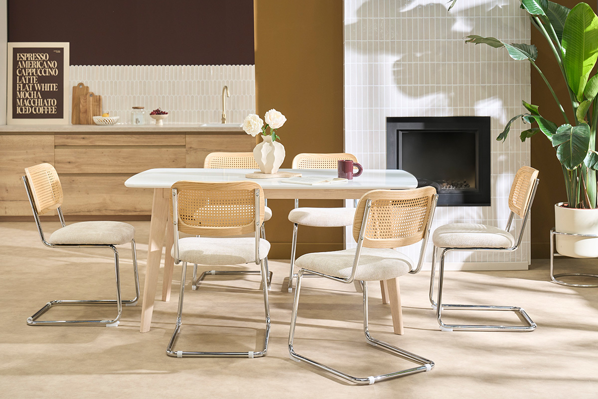 Stoffbezogene Designst�hle in texturiertem Beige-Samt-Effekt, verchromtes Metall und Rattan-Geflecht (2er Set) ELECTRA