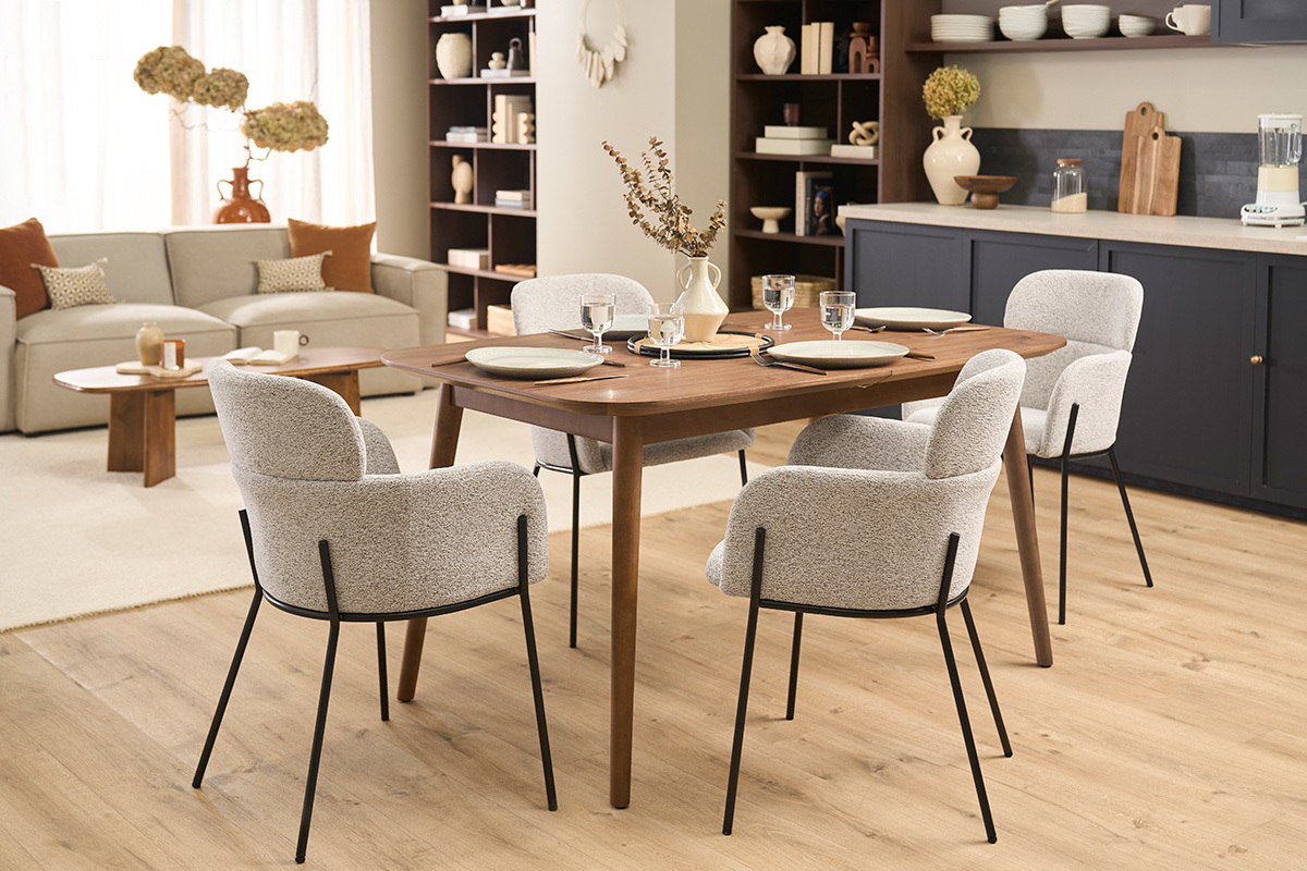 Stoffdesignstuhl in Beige mit texturiertem Samteffekt und schwarzen Metallf��en TULUM