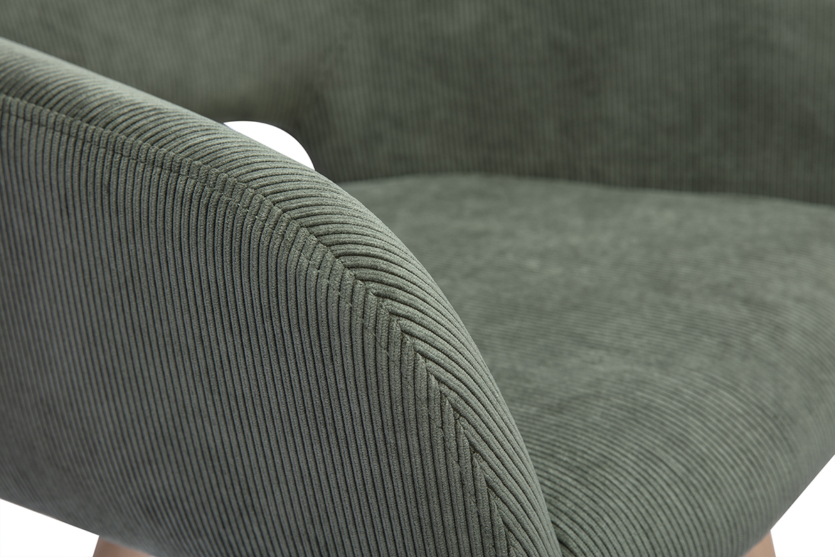 Detail eines Stuhls aus gr�nem Khaki-Rippenveloursstoff, Nahaufnahme, die Sitzfl�che und R�ckenlehne zeigt.