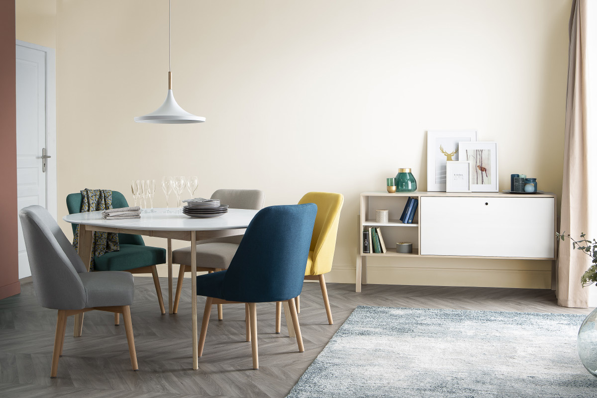 Stuhl skandinavisch Stoff naturfarben Beine Holz hell LIV