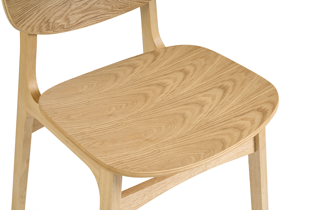 Detail eines Stuhls aus hellem Eschenholz mit geschwungener Sitzfl�che und R�ckenlehne